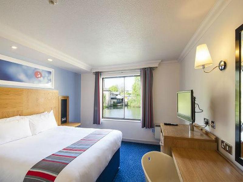 Travelodge Bath Waterside Экстерьер фото