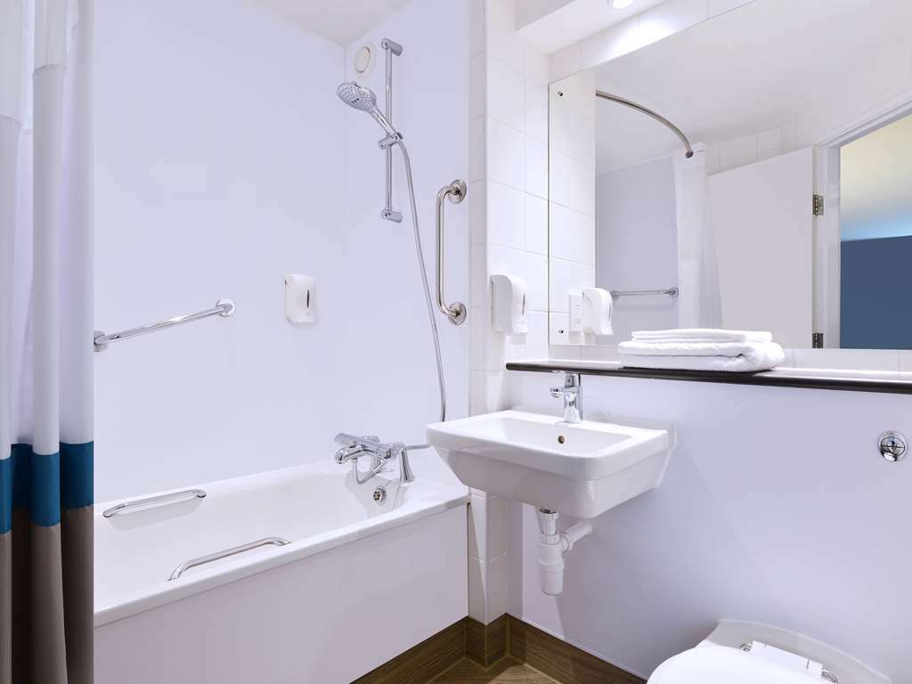 Travelodge Bath Waterside Номер фото